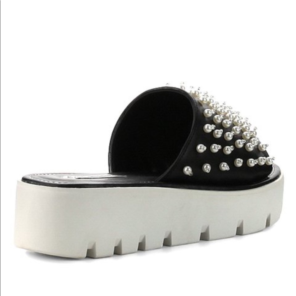 Cape Robbin Black Mandy Sandal - Picture 4 of 6